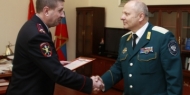 Начальник УМВД Приморья вручил благодарность атаману казачьего войска 340511