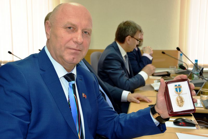 Александр Басанский получил медаль «За вклад в укрепление правопорядка» на Колыме