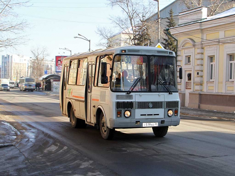 Хулиганы в Иркутске разбили стекло в автобусе №30 во время движения