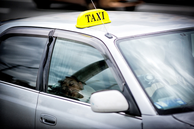 Автомобиль службы заказа такси 