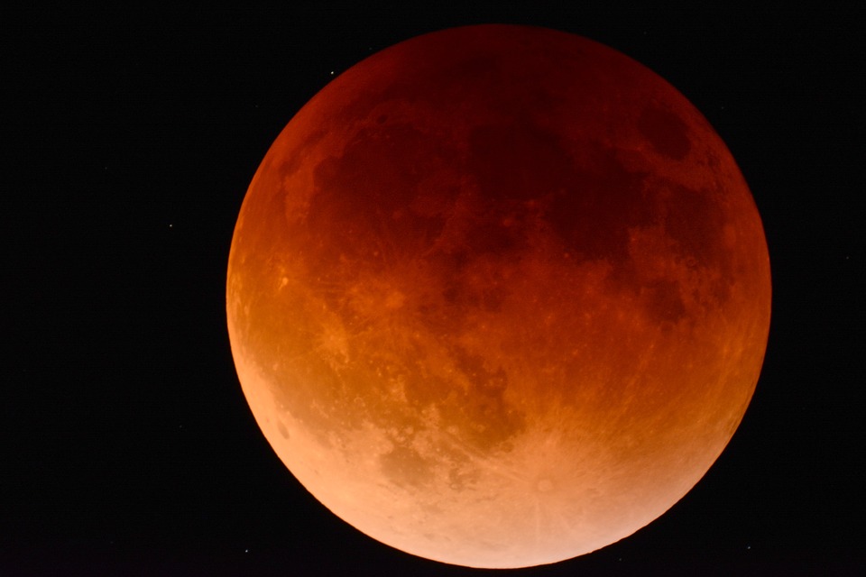 Кровавую луну могли наблюдать жители России 31 января