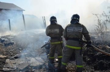 От пала травы просят уберечь дачные дома жителей Иркутской области 