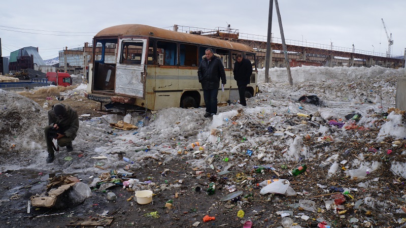 На ликвидацию свалки три дня дал мэр Магадана управляющей компании