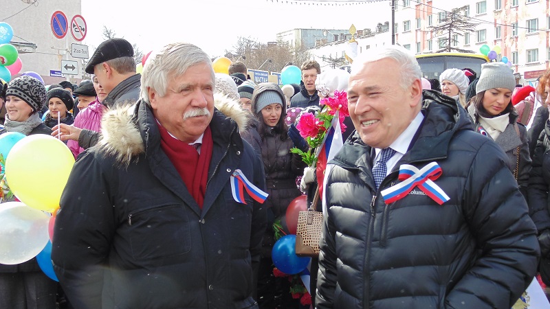 Жителей региона с Днем весны и труда поздравили первые лица Колымы