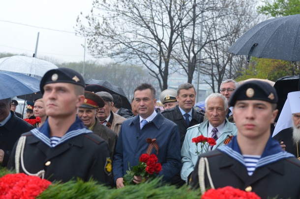 Губернатор Приморья посетил мероприятия, приуроченные ко Дню Победы