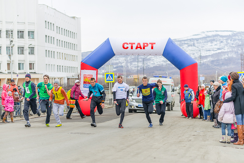 Легкоатлетическая эстафета в честь Дня Победы прошла в Магадане