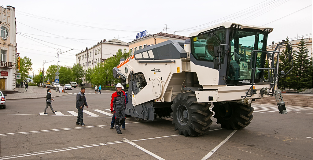 Ремонт автодорог в Бурятии возложили на ресайклер - новейшую машину 