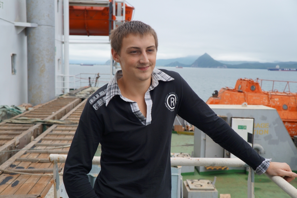 Самый юный моряк "Сибирцева" Руслан Чайка, считает, что лучше судна в мире не найти, Фото с места события собственное