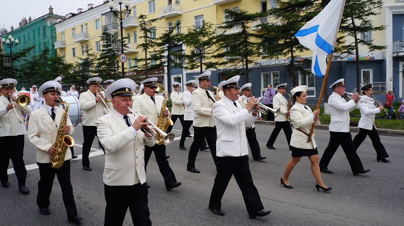 Праздничный парад в честь юбилея Магадана прошел по главным улицам колымской столицы