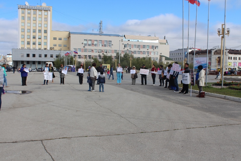 Недовольные работой следственного комитета вышли на пикет в Якутске