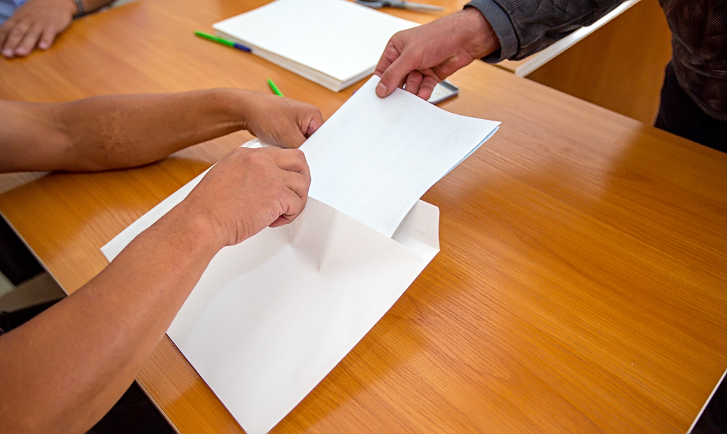 Наблюдатели требуют заклеивать конверты с бюллетенями скотчем на выборах в Улан-Удэ