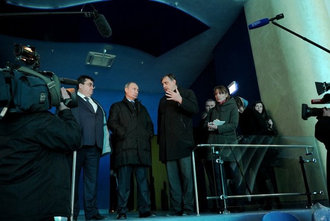 Владимир Путин посетил недостроенный океанариум во Владивостоке
