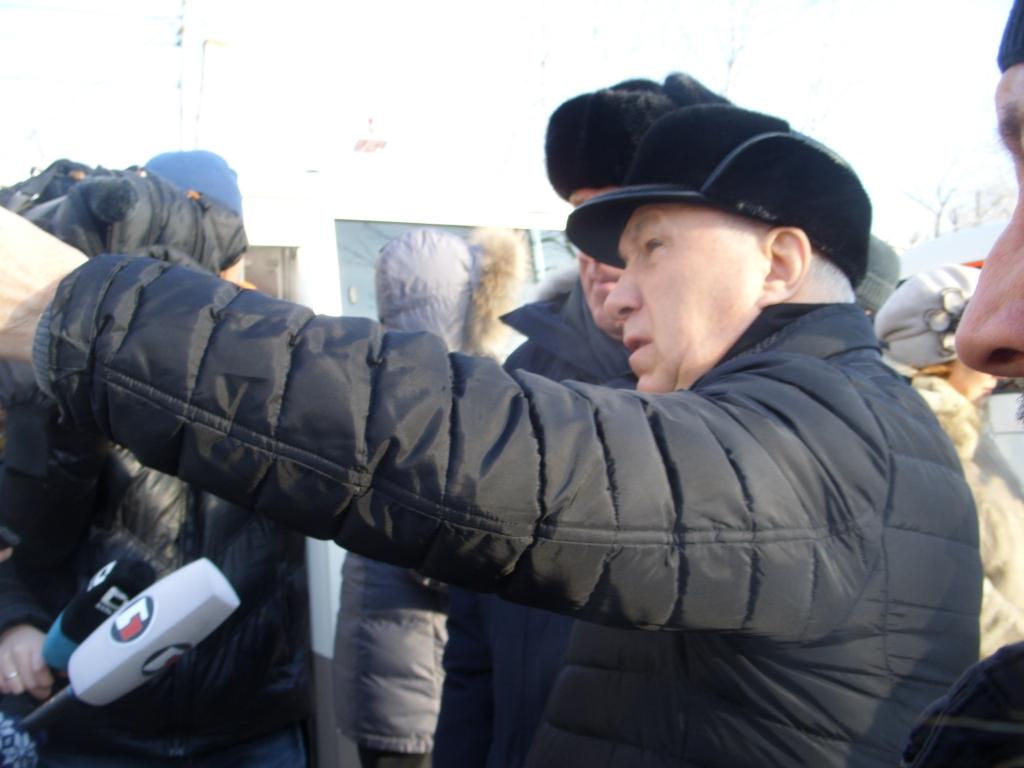 Две ночи дал мэр Хабаровска на уборку снежных валунов с основных дорог города