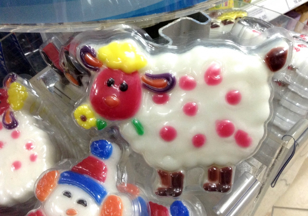Овцы во Владивостоке: обзор новогодней продукции с символами грядущего года