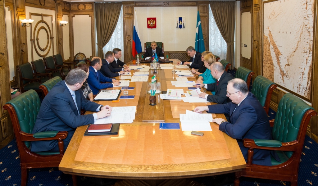 Совещание по развитию Южно-Сахалинска провел губернатор области Александр Хорошавин