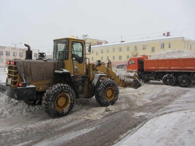 Улица Наровчатова в Магадане перекрыта из-за уборки снега