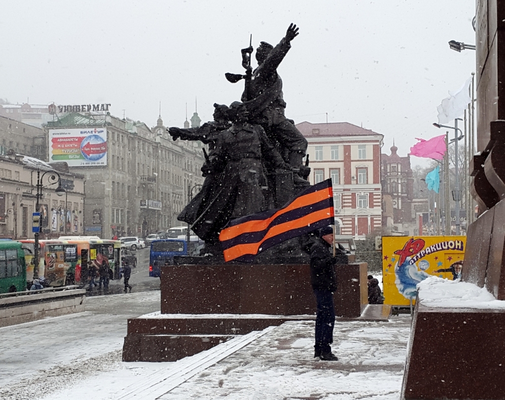 Митинг против госпереворота собрал во Владивостоке около 200 горожан