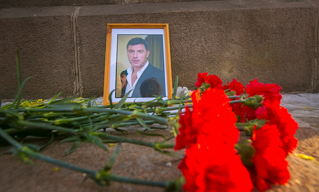 Память Бориса Немцова почтили минутой молчания на площади Революции в Улан-Удэ 
