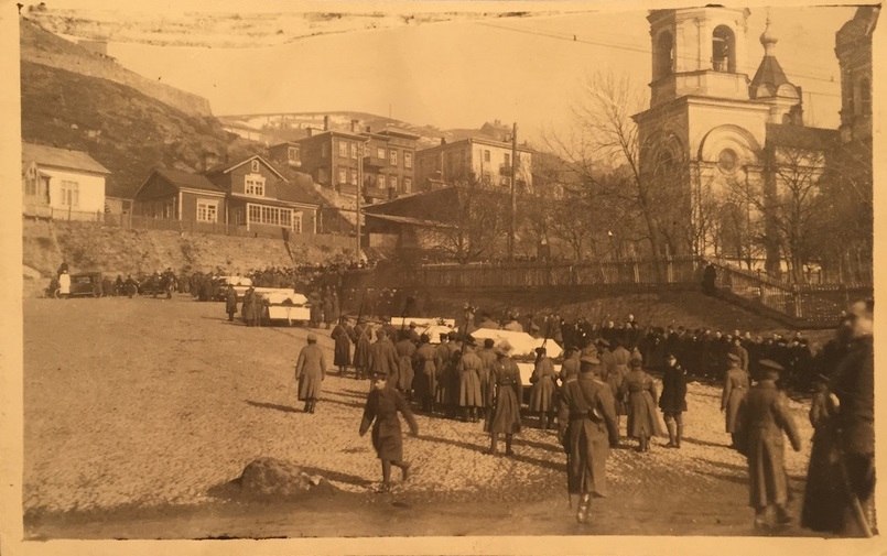 Похороны на Успенском кладбище, Фото с места события из других источников