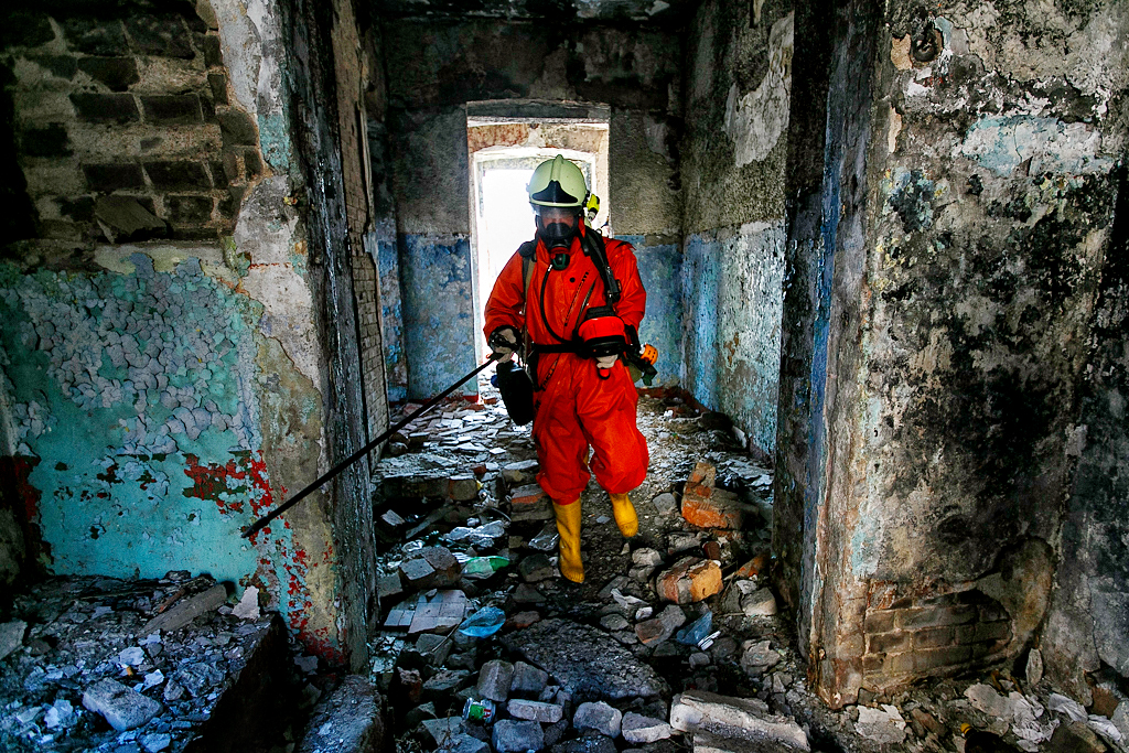 Более 400 сотрудников МЧС ликвидировали последствия взрыва газа в жилом доме в Приморье