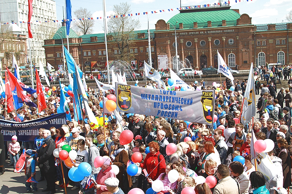 Более тысячи человек собрались на первомайский митинг в Иркутске 