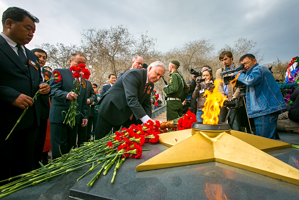 Митинг в честь Дня Победы провели в Улан-Удэ у отреставрированного мемориала