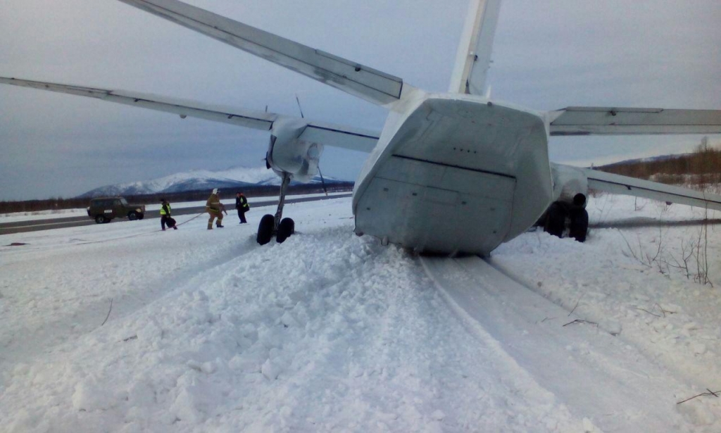 В выкатывании самолета Ан-26 за пределы взлетной полосы в Магадане виноват экипаж