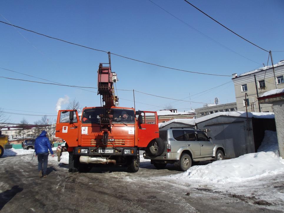 Хозяйственные службы Магадана продолжают сносить самовольно возведенные строения