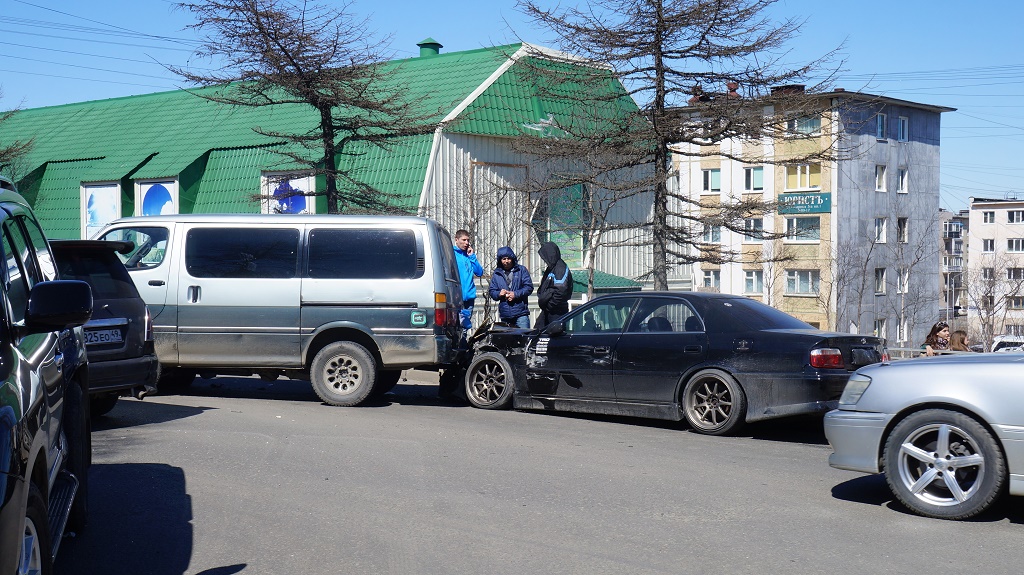 По вине беспечного водителя в центре Магадана 