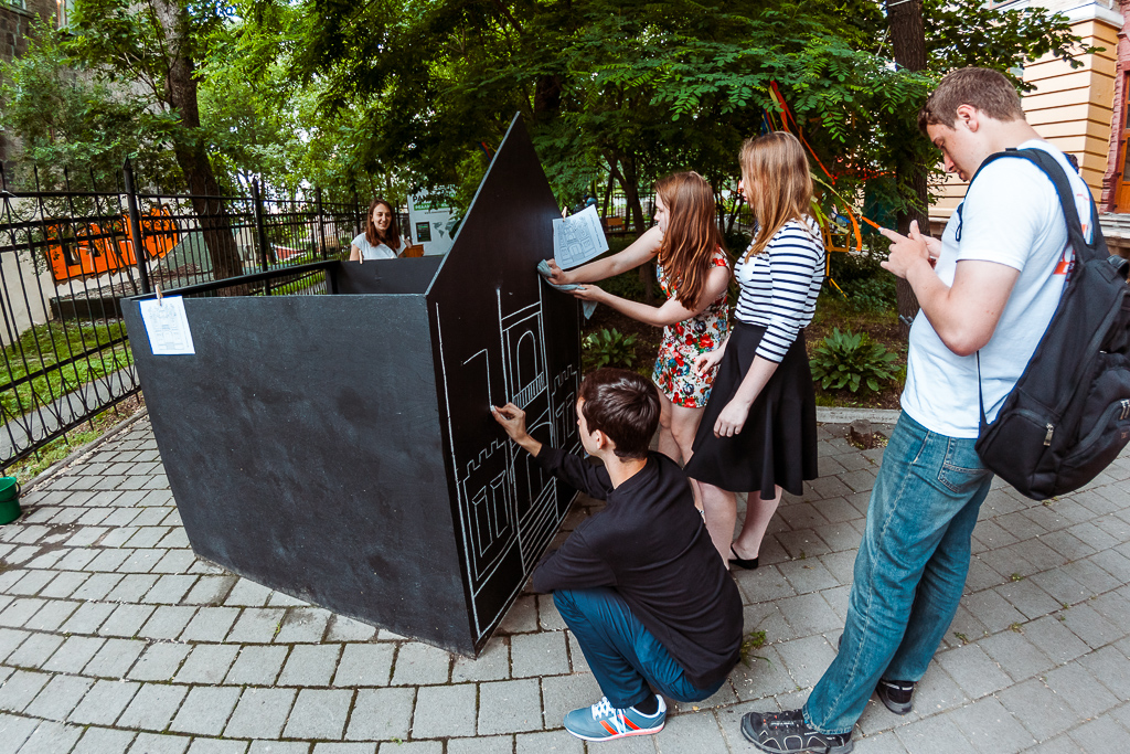 Уличный фестиваль в музейном сквере порадовал жителей и гостей Владивостока