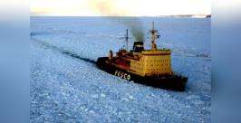 Ледокол "Красин" http://www.gliffer.ru/news/krasin-i-admiral-makarov-vivodyat-izo-ldov-bereg-nadegdi/