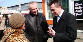 Губернатор Приморья Владимир Миклушевский на рынке в Арсеньеве Ольга Кишаковская