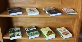 Здесь можно приобрести книги местных авторов, а также книги о Владивостоке Наталья Фирцикова