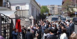 Открытие представительства: участники торжеств вышли на проезжую часть Сергей Ланин