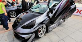 Тюнингованная Toyota Vitz привлекала многих своим внешним видом Антон Балашов