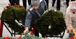 День защитника Отечества начался с торжественного возложения венков Карина Нескородьева