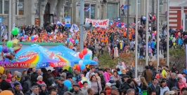 Первомайская колонна на центральной площади Владивостока Антон Балашов