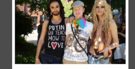 Александр Березкин с переодевшимся в Кончиту Вурст мужчиной Скрин-шот страницы Александра Березкина во Вконтакте