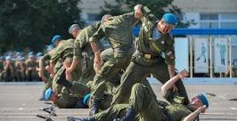 Показательные бои для гостей праздника в честь дня ВДВ Кузора Валерия, РИА PrimaMedia