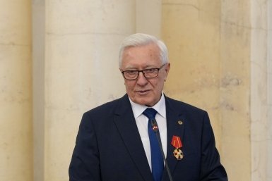 5913887.jpg
