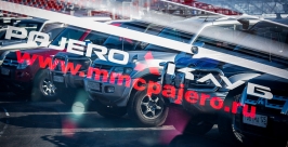 Mitsubishi Pajero разных годов и комплектаций приняли участие во флэшмобе  Антон Балашов, РИА PrimaMedia