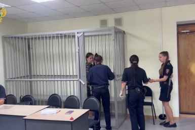 Подозреваемую в открытом хищении драгоценностей заключили под стражу прокуратура Приморского края в МАХ (12+)