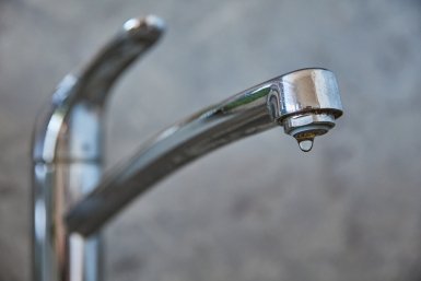 Горячую воду отключат почти на два месяца у части жителей Владивостока — адреса