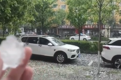 Прошедший в китайском Суйфэньхэ град 24 июня Кадры из видео ChinaAutoStar