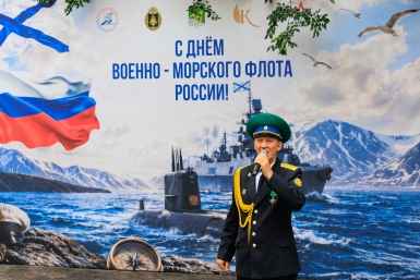 С песнями, танцами и полевой кухней: Владивосток отпраздновал день ВМФ