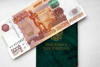 Пенсии резко "подлетят" с 1 сентября: кому автоматом перечислят доплату в 11 000 рублей