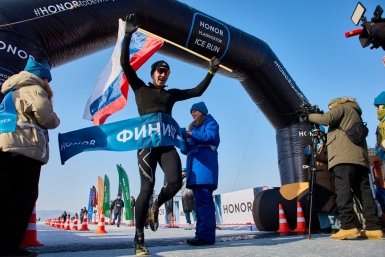 Международный забег льду Японского моря во Владивостоке ИА PrimaMedia