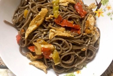 300 г мяса и 200 г лапши: ужин по-азиатски — готовится быстрее, чем едет доставка