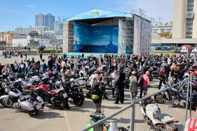 Приморье закрыло мотосезон: во Владивостоке собрались полторы тысячи байкеров Дмитрий Осипчук, ИА PrimaMedia