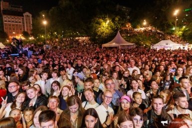 Ваня Дмитриенко собрал во Владивостоке не полный зал, но полный город ИА PrimaMedia